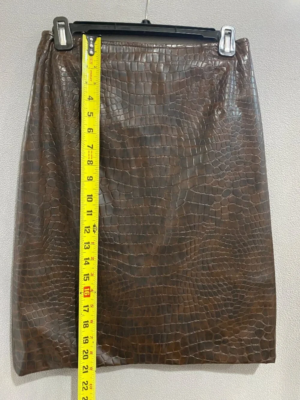 Neiman Marcus Brown Croc Embossed Faux Leather Pencil Skirt Size 4 Luxe Texture